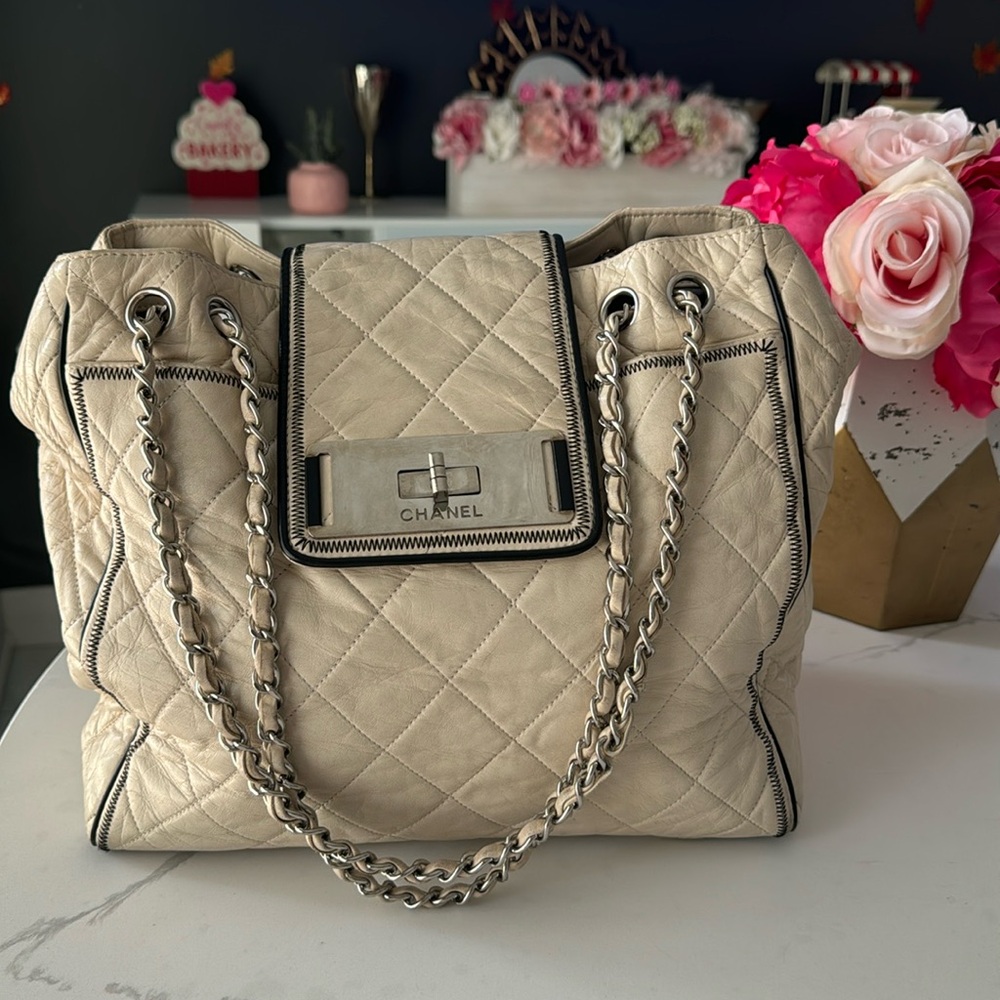 CHANEL Cream Quilted Shoulder Bag